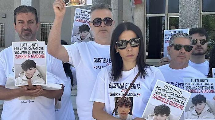 The road murder of Gabriele Giadone, the investigating judge of Enna rejects the plea bargain of six months: "Inadequate penalty." The parents hold a sit-in in front of the courthouse.