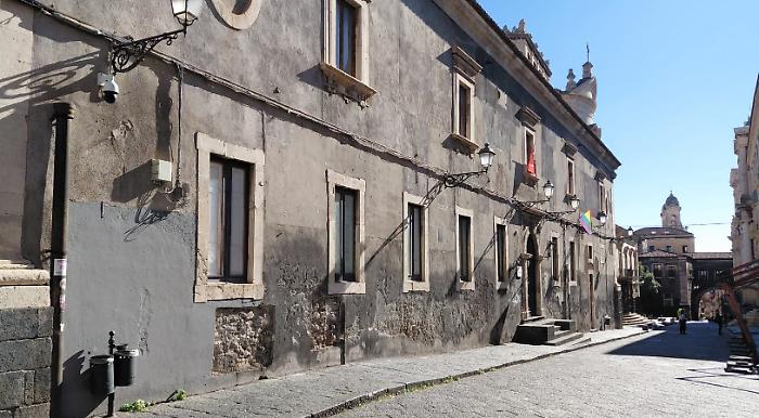 Tre proposte per il convento di via Crociferi: dopo la sede della Cgil, i comitati propongono una "Casa delle culture"