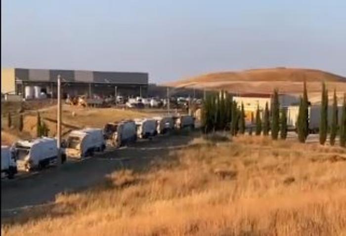 La discarica di Timpazzo sotto pressione: il Tmb verso il tetto annuale, code di camion e proteste dei comuni fuori ambito