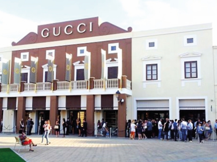 «Trasferimento in altre 2 province per 18 lavoratori del Gucci store»