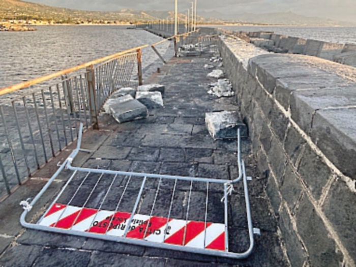 Porto, il molo di sopraflutto rimane pericoloso e l’isola ecologica è ormai una discarica