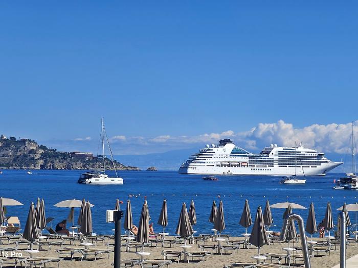 Tra panfili e navi da crociera l'autunno può attendere