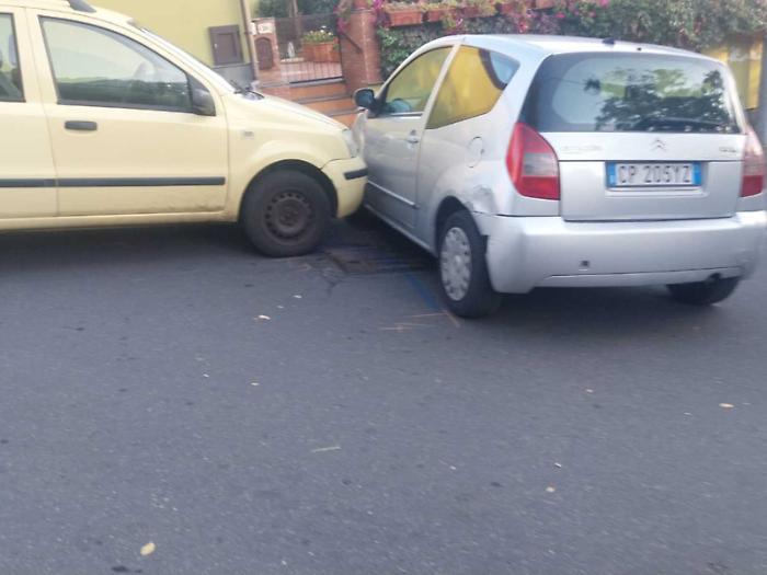 Scontro fra due auto: un 21enne trasportato con l'elisoccorso in codice rosso in ospedale
