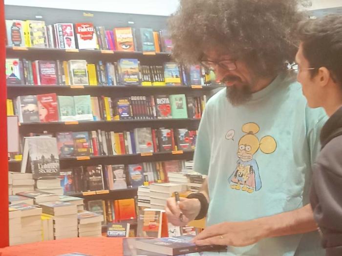 La musica che accompagna il fumetto, Caparezza incontra i fan alla Feltrinelli