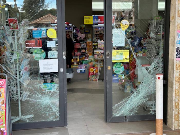Acireale, furto con “spaccata” a tabaccheria del centro ma il bottino è misero