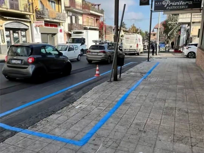 Strisce blu a Mascalucia, polemiche sulla segnaletica