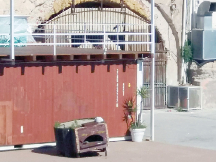 All&rsquo;Arenella accesso negato allo scalo vecchio: interviene il Comune, spallata alle barriere