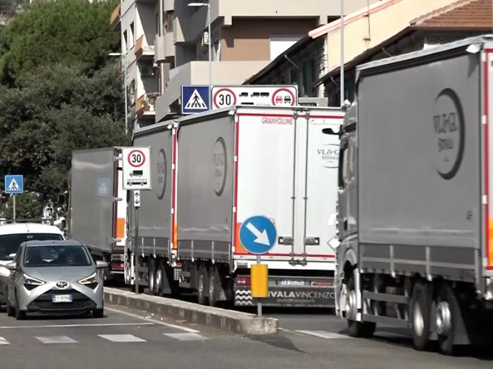 Pi&ugrave; controlli sui Tir, il Pd invoca la linea dura