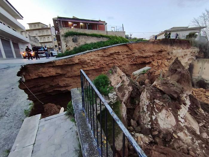 Evacuate quattro famiglie: &laquo;Siamo vivi per miracolo&raquo;