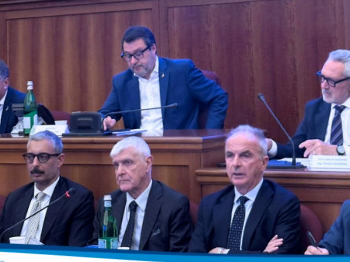Salvini rivoluziona i trasporti: porti sotto una societ&agrave; e in Sicilia gli aeroporti saranno tutti accorpati