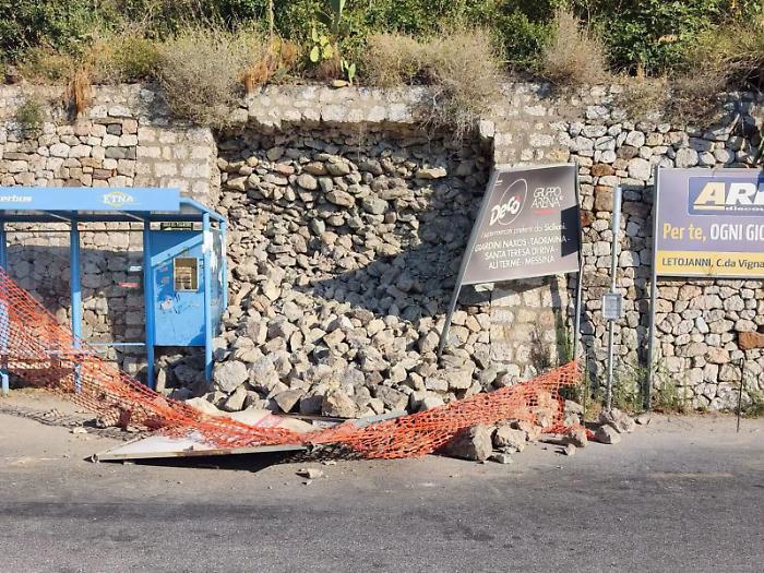 Taormina, frana muro sulla Ss 114: viabilit&agrave; solo rallentata