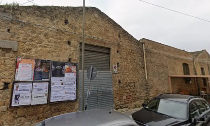 Piazza Armerina, ex Itis sommerso dai rifiuti: piano da 3 milioni di euro tra degrado e blatte