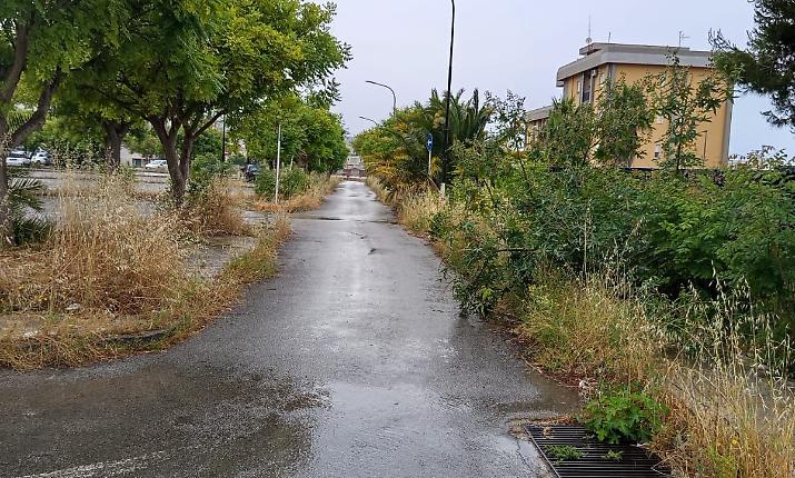 Comiso, Scollo denuncia: "Garantire decoro e mettere in sicurezza l'area esterna dell'ospedale"