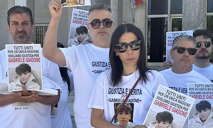 Caso Giadone, esposto dei genitori: &laquo;La preside convinse i compagni a non manifestare per Gabriele&raquo;